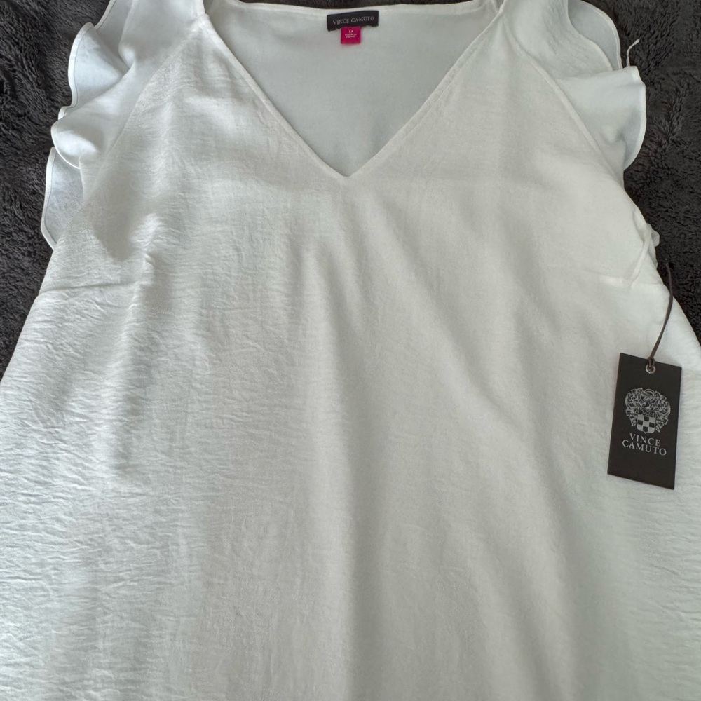 Vince Camuto off white Ruffle Sleeve crepe looking fully lined dress